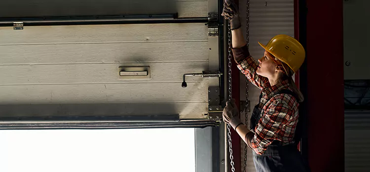 Addressing Common Garage Door Stoppage Issues in Sainte-Catherine, QC